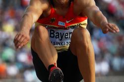 开云官方app入口-芬兰马拉松选手领跑全程，夺得亚军