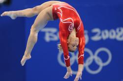 开云足球直播-防守艺术的极致展现，浓眉如何用铁壁防守锁定胜局