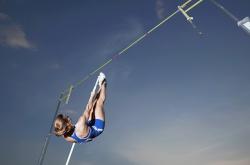 开云体育app-篮网淘汰赛过关国王，詹姆斯在季后赛抢七接管比赛，命运交织的篮球史诗