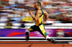 开云体育直播-英超争冠焦点战启示录，从几内亚打穿乌克兰看现代足球的战术进化