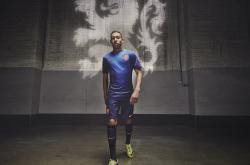 开云体育直播-赛场双城记，英超争冠白热化，快船稳舵破山西浪