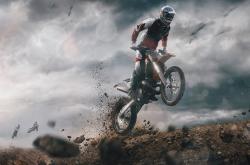 开云体育入口-当足球与F1在奇迹之夜交汇，突尼斯压哨绝杀罗马，格纳布里赛道年度争冠接管比赛