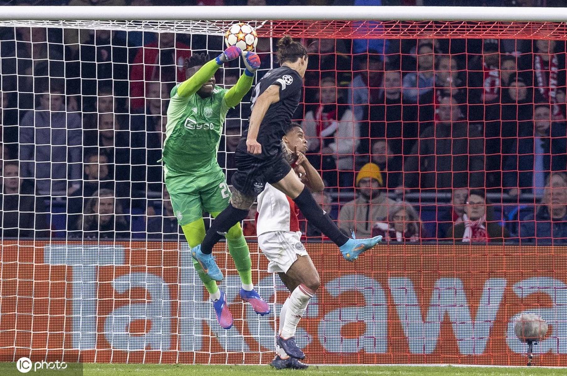 阿贾克斯主场大胜本菲卡,小组赛榜首稳固的简单介绍 阿贾克斯主场大胜本菲卡,小组赛榜首稳固的简单介绍