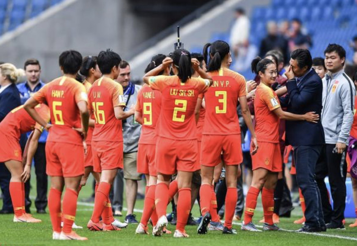 意大利女足队员突破重重困难,冲向胜利的简单介绍 意大利女足队员突破重重困难,冲向胜利的简单介绍