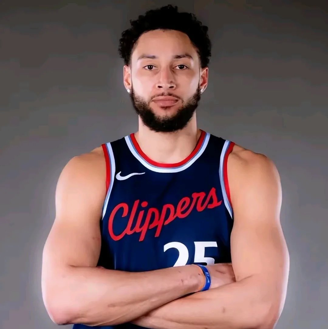 红蓝两队较量成为焦点比分不分上下 红蓝两队较量成为焦点比分不分上下