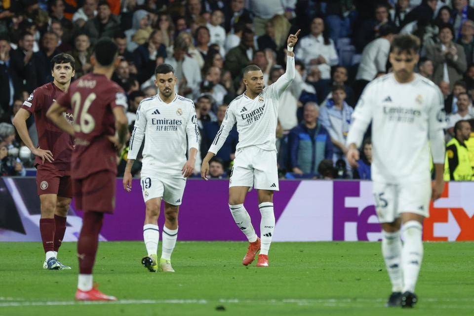 包含皇家马德里大胜,提前锁定欧冠小组第一的词条 包含皇家马德里大胜,提前锁定欧冠小组第一的词条