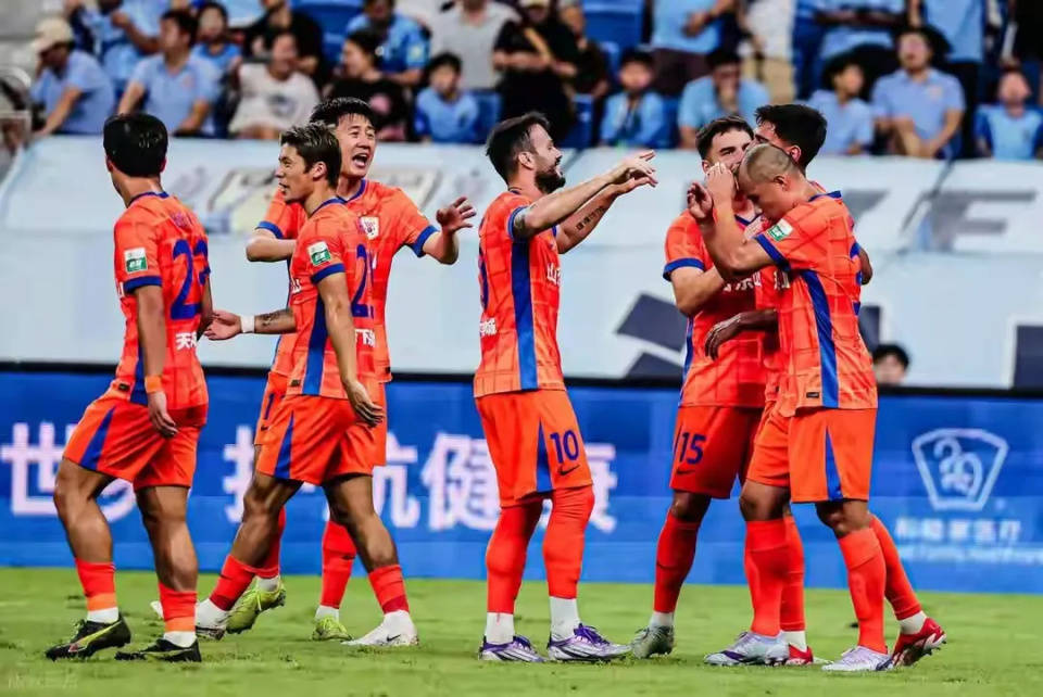 包含现场氛围热烈感人，球队未雨绸缪备战的词条