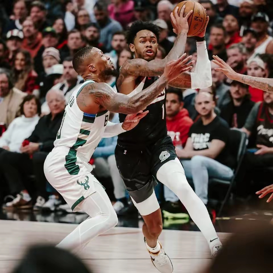 雄鹿击败开拓者，实现三连胜