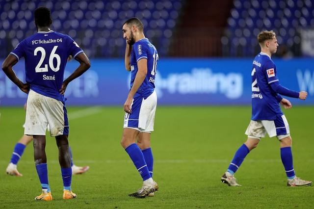 关于沙尔克04客场不敌强敌，遭遇惨败的信息