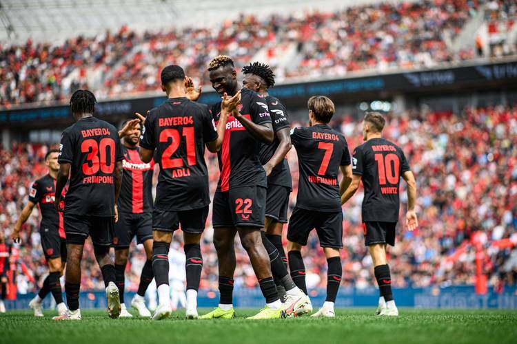 包含勒沃库森主场战平对手，失去追赶机会的词条