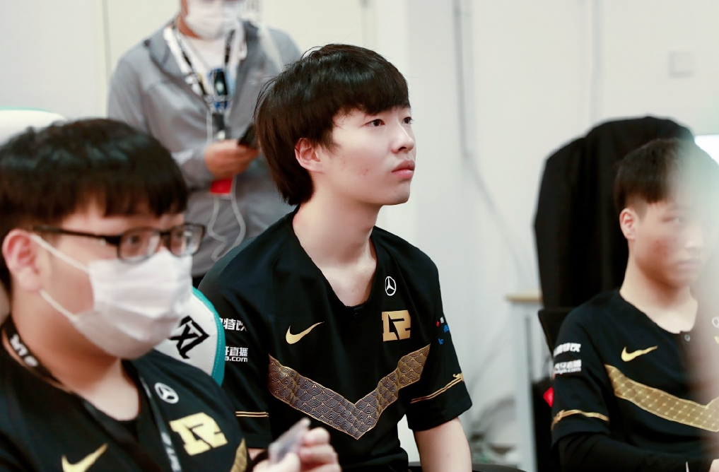 包含FNC碾压TeamWE，Deft一己之力扛起全队的词条