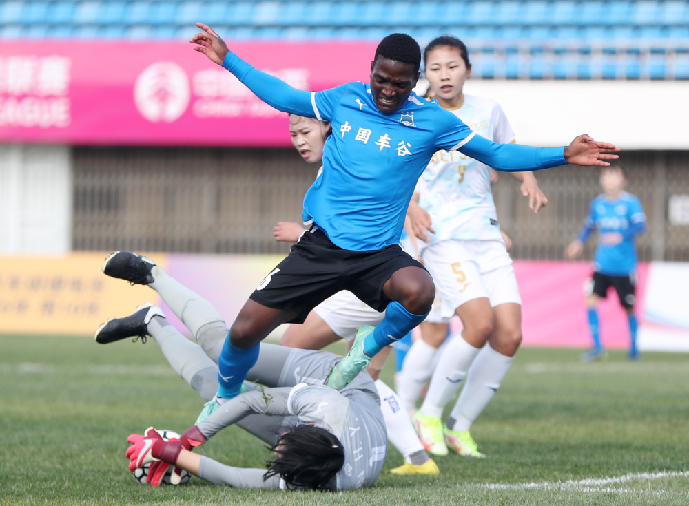 包含体育新闻:顶尖女子足球选手大比拼的词条 包含体育新闻:顶尖女子足球选手大比拼的词条